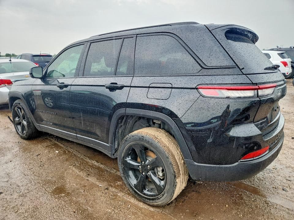 2023 JEEP GRAND CHEROKEE LAREDO 2