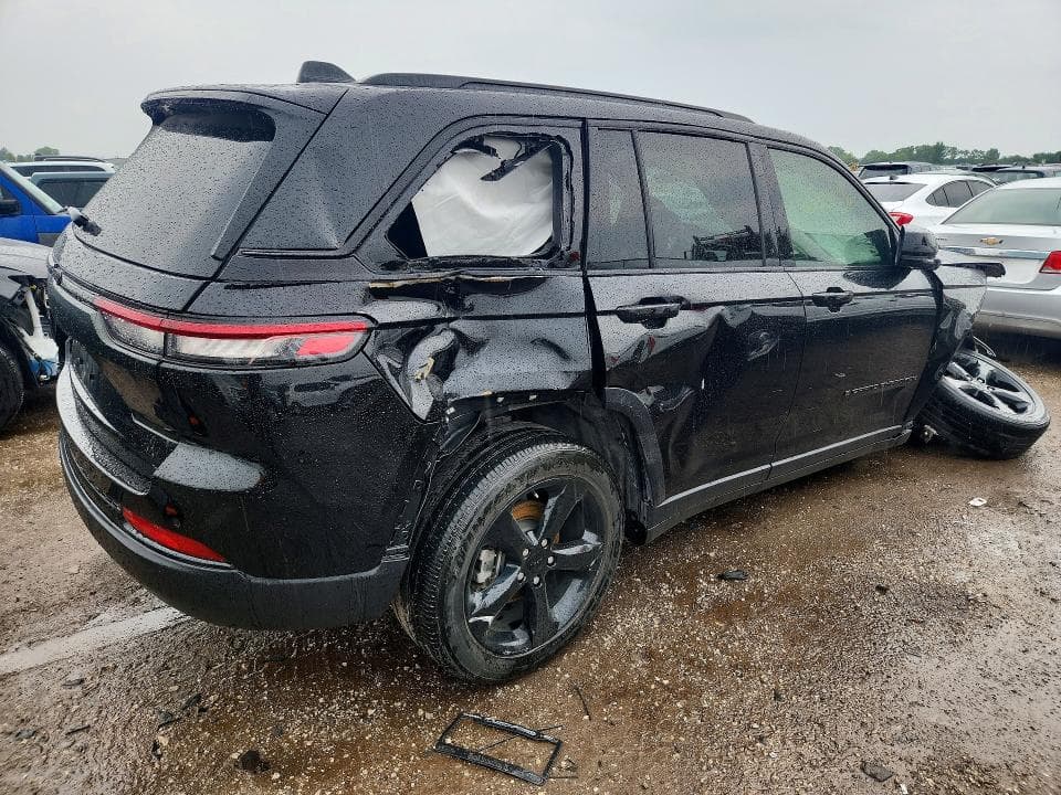 2023 JEEP GRAND CHEROKEE LAREDO 3