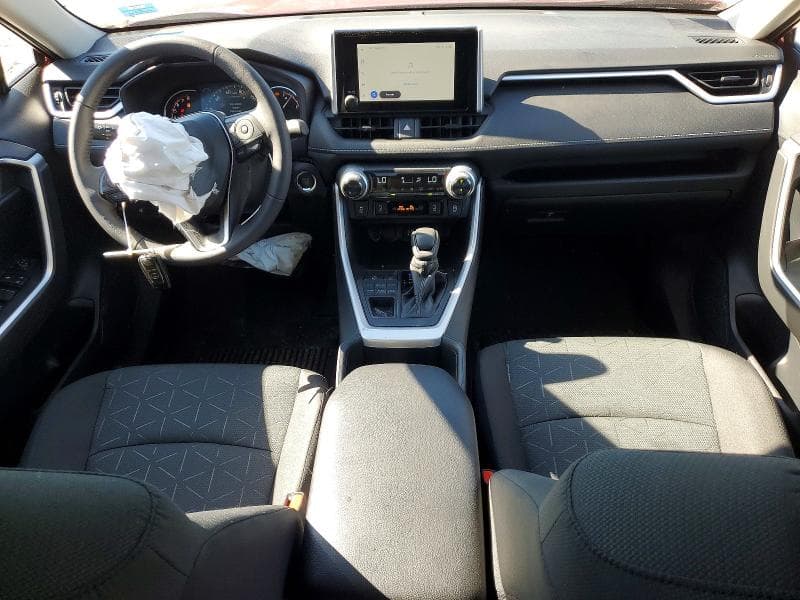 2025 TOYOTA RAV4 XLE 8
