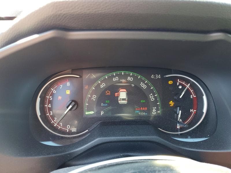 2025 TOYOTA RAV4 XLE 9