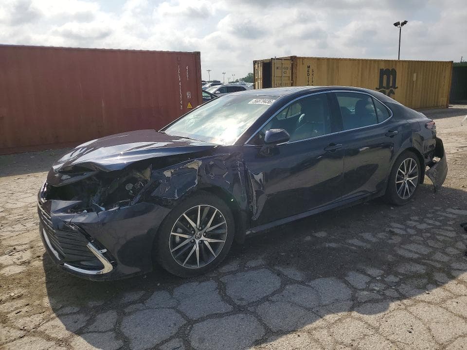 2022 TOYOTA CAMRY XLE - 1