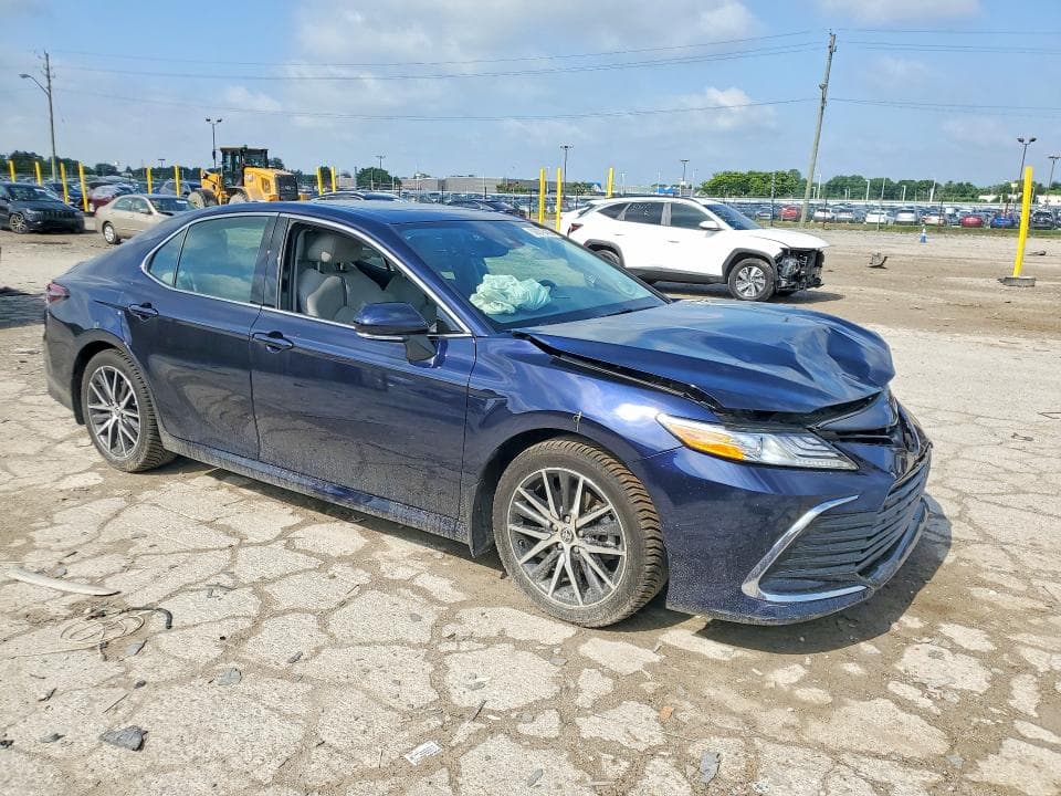 2022 TOYOTA CAMRY XLE 4