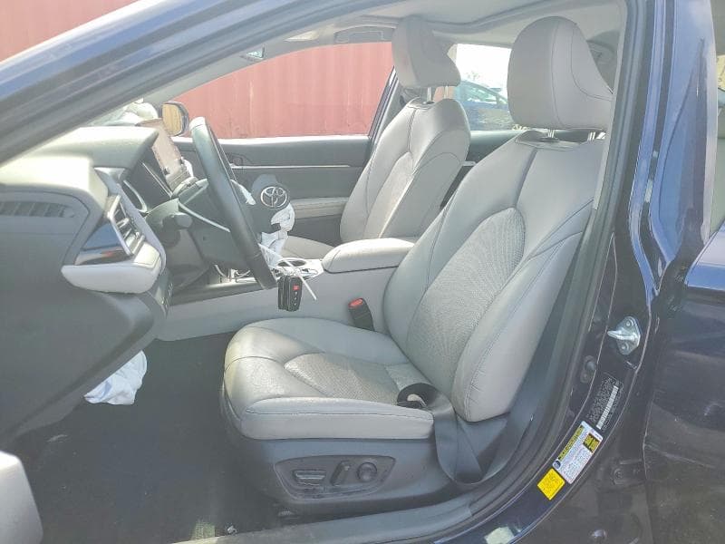 2022 TOYOTA CAMRY XLE 7