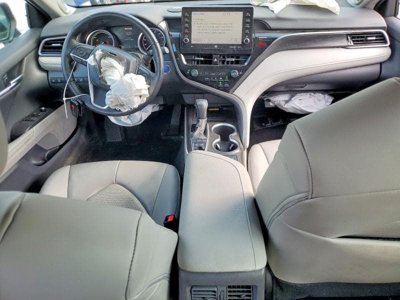 2022 TOYOTA CAMRY XLE 8