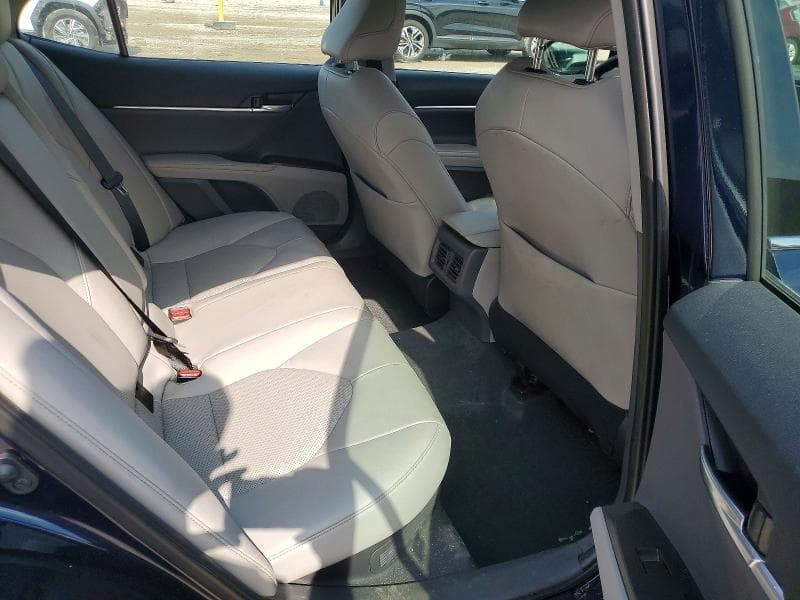 2022 TOYOTA CAMRY XLE 10