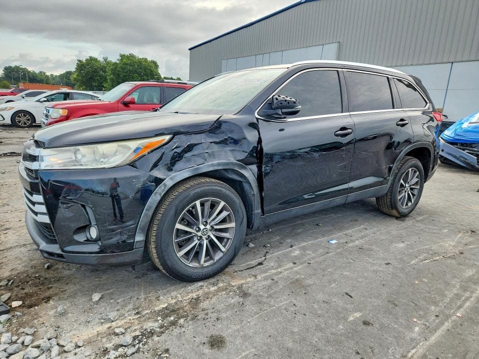 2019 TOYOTA HIGHLANDER XLE - 1