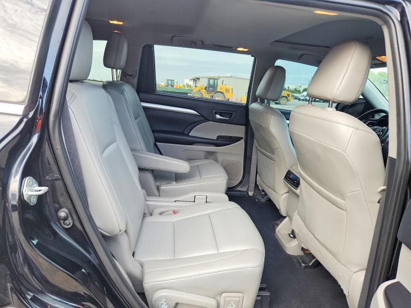 2019 TOYOTA HIGHLANDER XLE 11