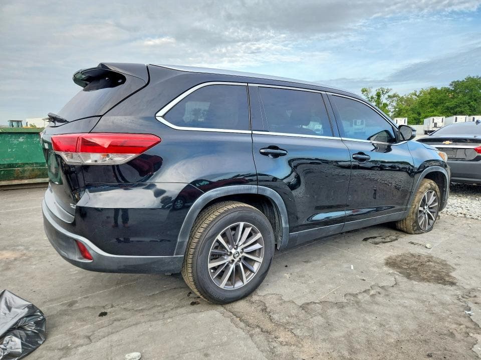 2019 TOYOTA HIGHLANDER XLE 3