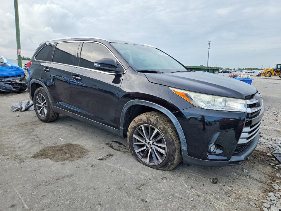 2019 TOYOTA HIGHLANDER XLE 4