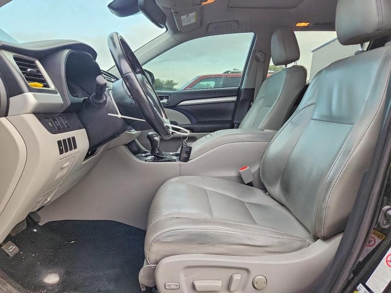 2019 TOYOTA HIGHLANDER XLE 7