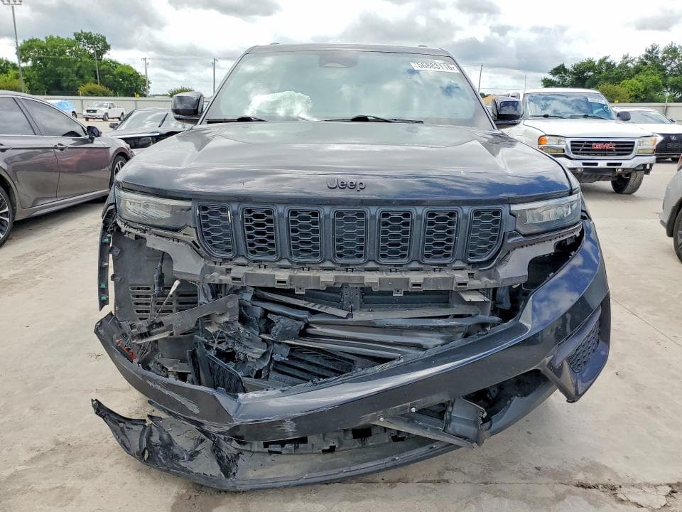 2023 JEEP GRAND CHEROKEE LAREDO LAREDO 5