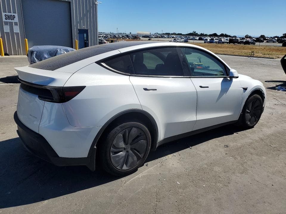 2026 TESLA MODEL Y 3