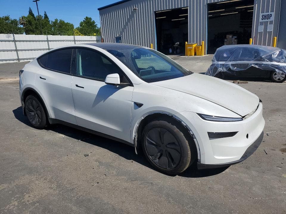 2026 TESLA MODEL Y 4