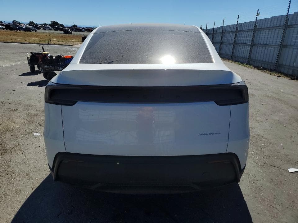 2026 TESLA MODEL Y 6
