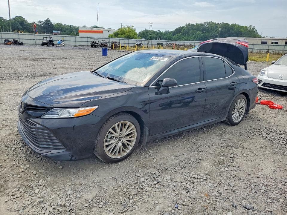 2019 TOYOTA CAMRY XLE - 1