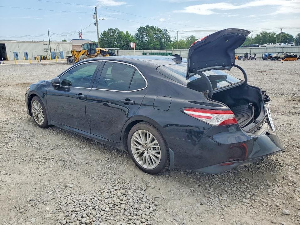 2019 TOYOTA CAMRY XLE 2
