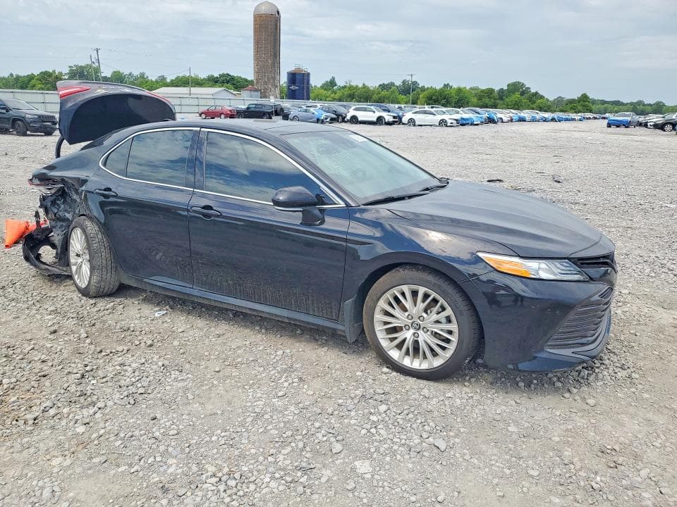 2019 TOYOTA CAMRY XLE 4