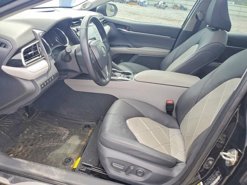 2019 TOYOTA CAMRY XLE 7