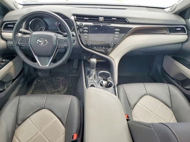 2019 TOYOTA CAMRY XLE 8