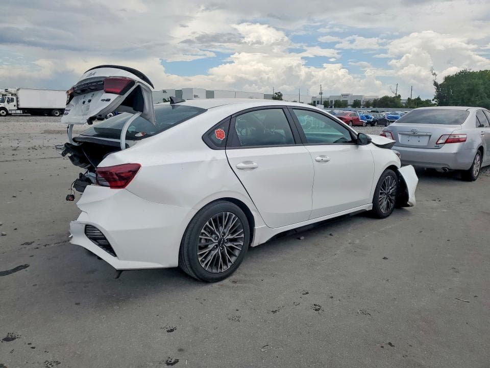 2023 KIA FORTE GT LINE 3