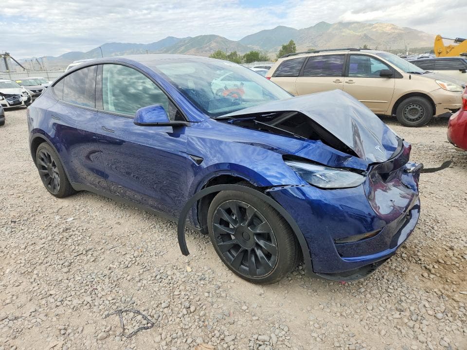 2023 TESLA MODEL Y 4