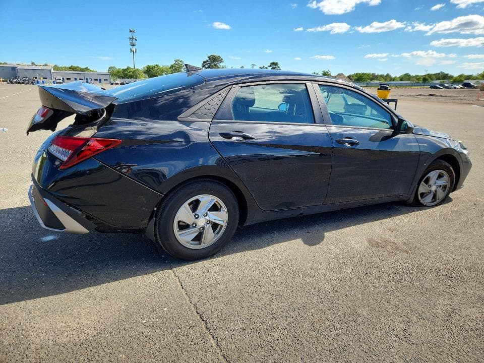 2026 HYUNDAI ELANTRA SE 3