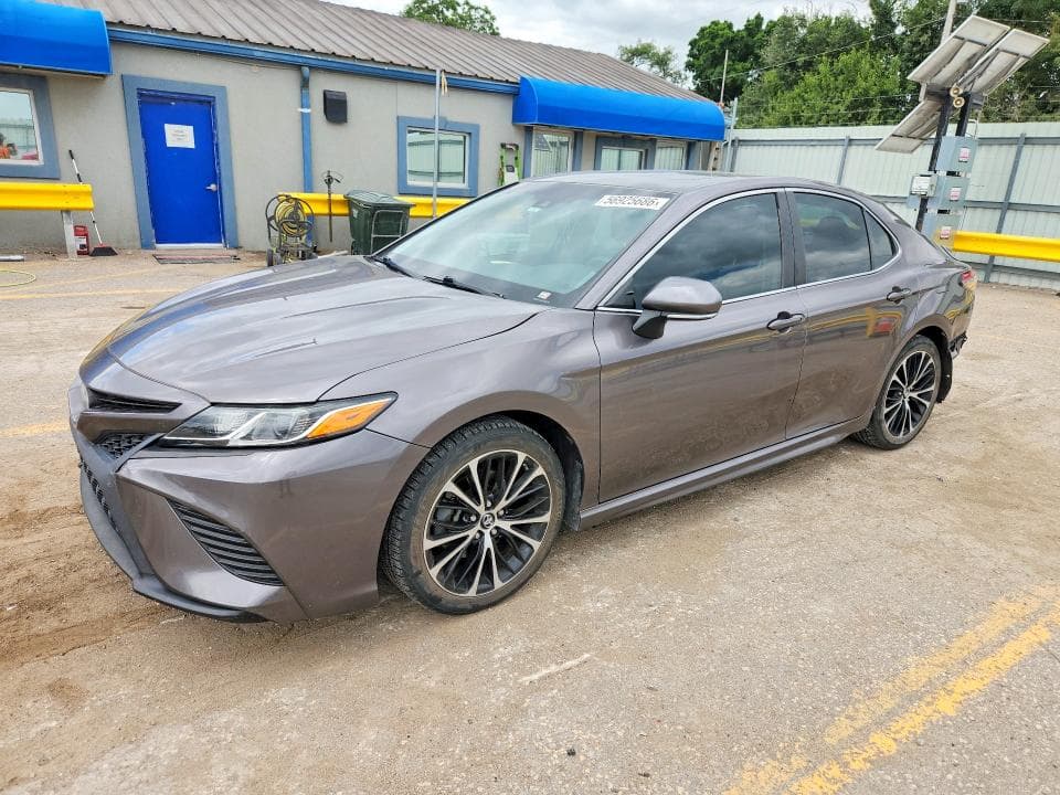 2018 TOYOTA CAMRY SE - 1