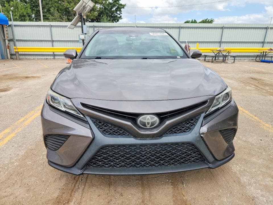 2018 TOYOTA CAMRY SE 5