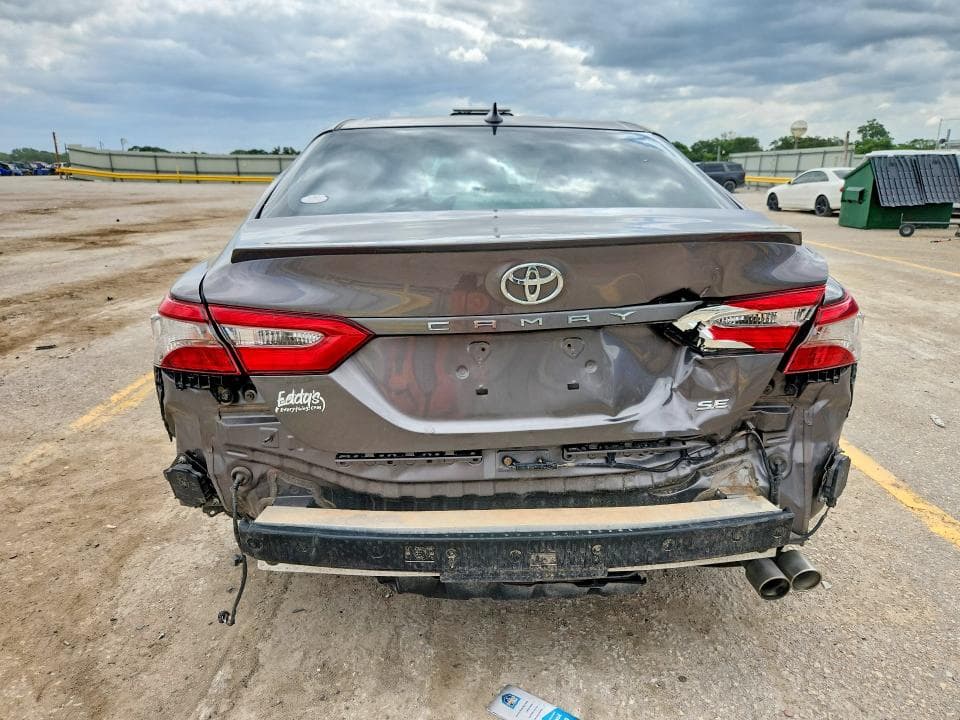 2018 TOYOTA CAMRY SE 6