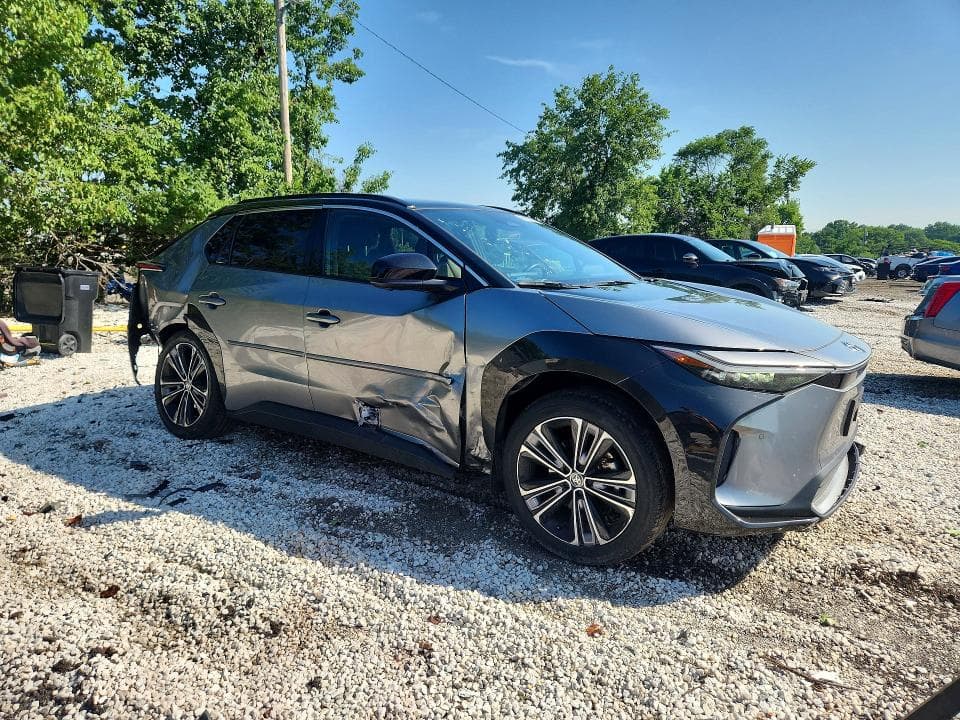 2023 TOYOTA BZ4X LIMITED 4