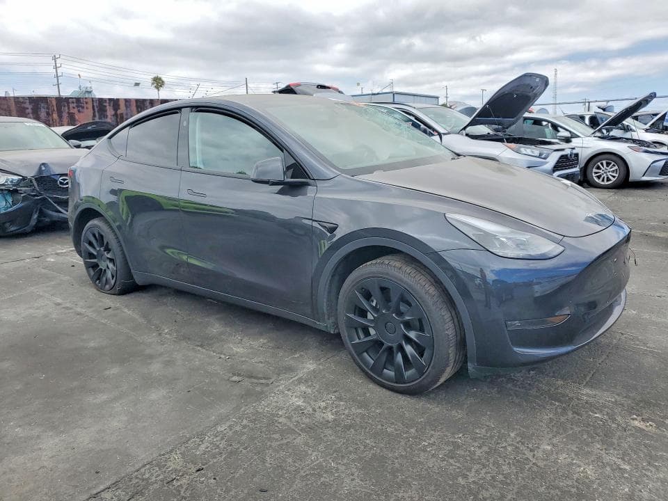 2024 TESLA MODEL Y 4