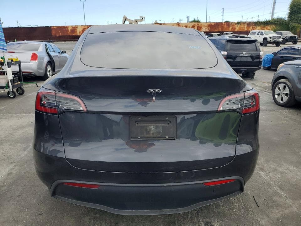 2024 TESLA MODEL Y 6