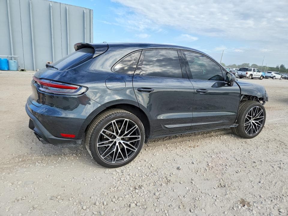 2024 PORSCHE MACAN BASE 3