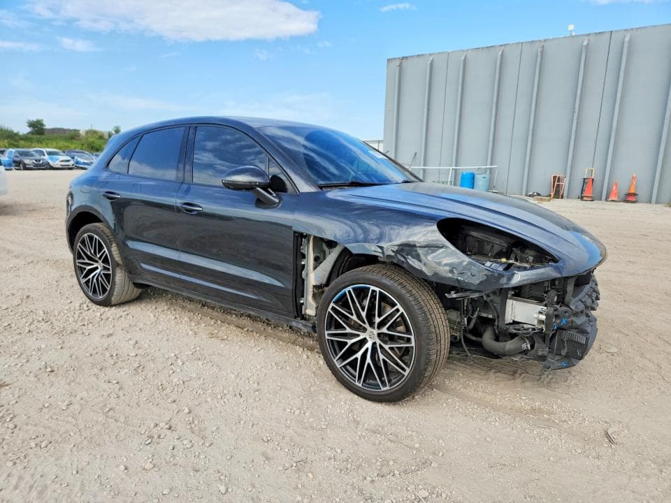 2024 PORSCHE MACAN BASE 4