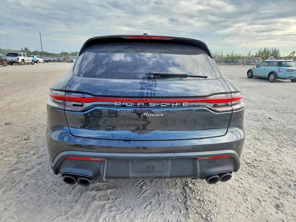 2024 PORSCHE MACAN BASE 6