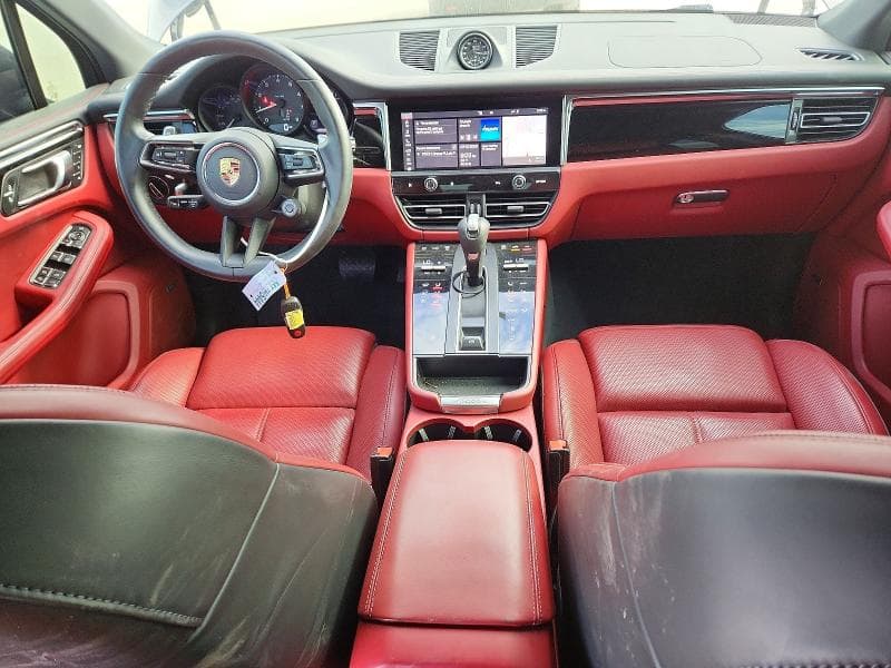 2024 PORSCHE MACAN BASE 8