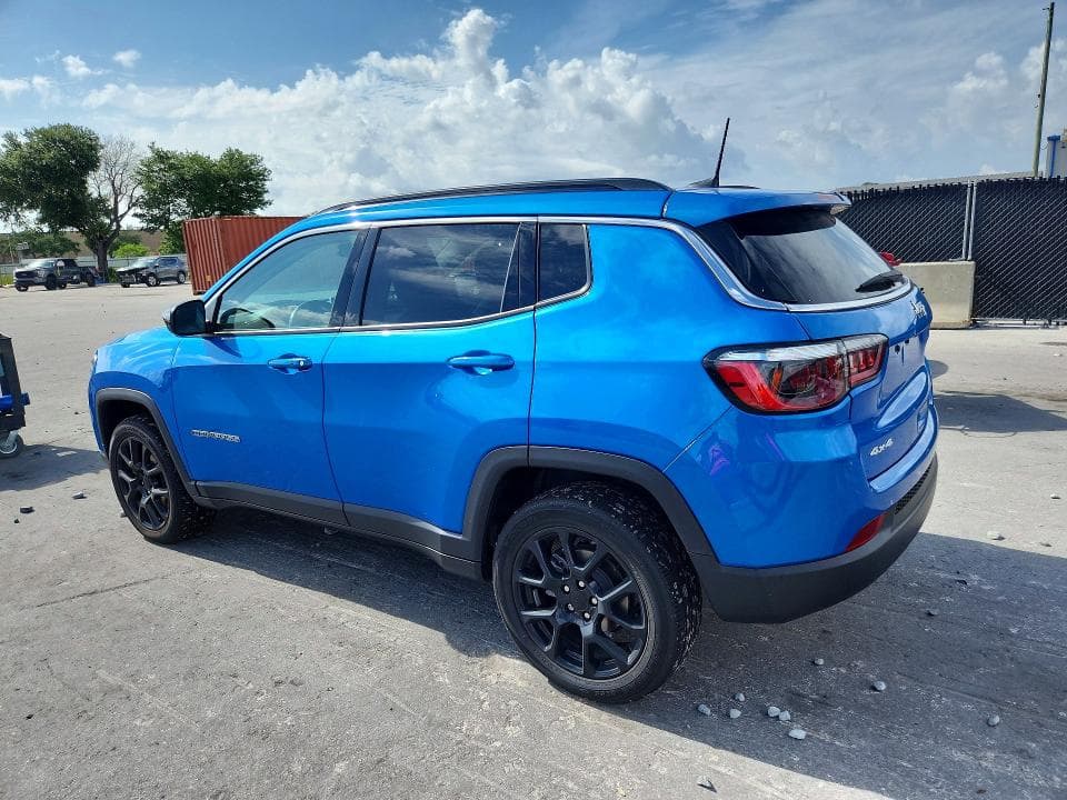 2022 JEEP COMPASS LATITUDE LUX 2