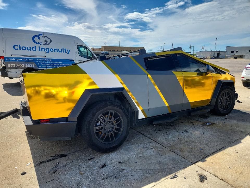 2025 TESLA CYBERTRUCK 3
