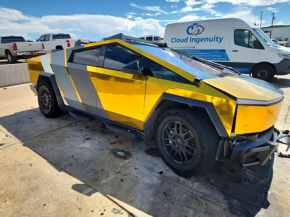 2025 TESLA CYBERTRUCK 4