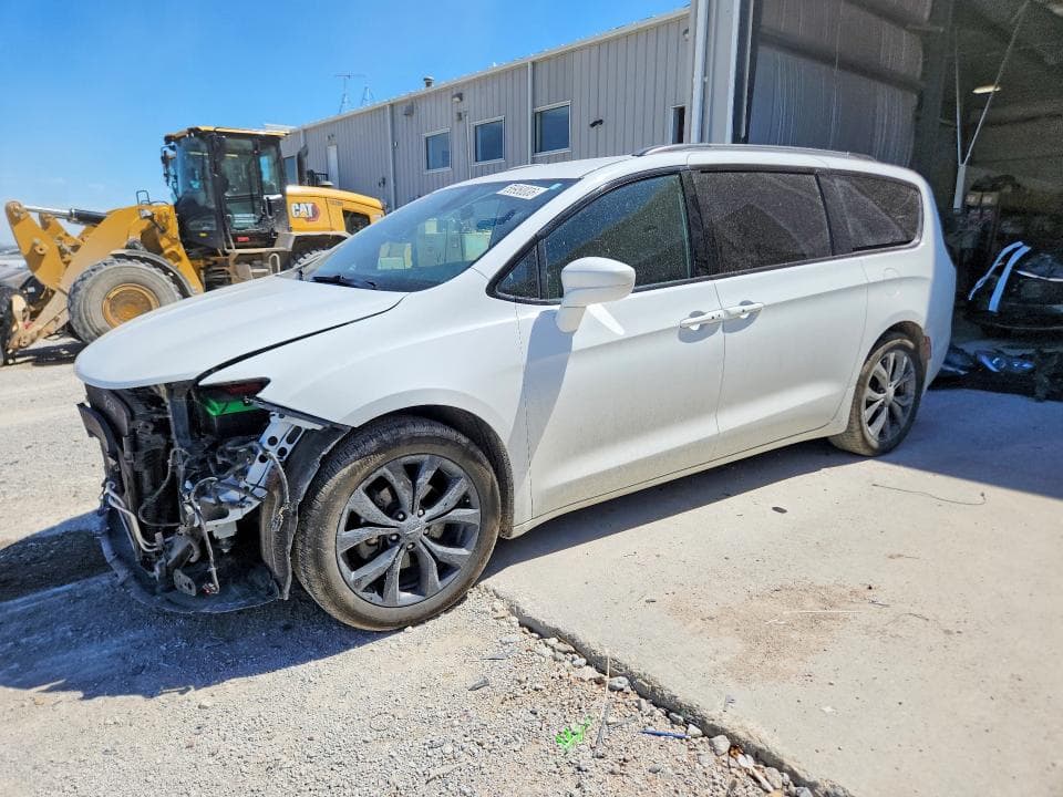 2018 CHRYSLER PACIFICA TOURING L 1