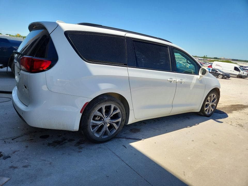 2018 CHRYSLER PACIFICA TOURING L 3