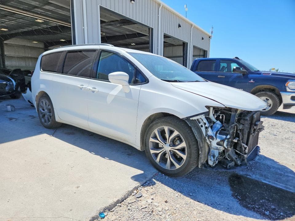 2018 CHRYSLER PACIFICA TOURING L 4
