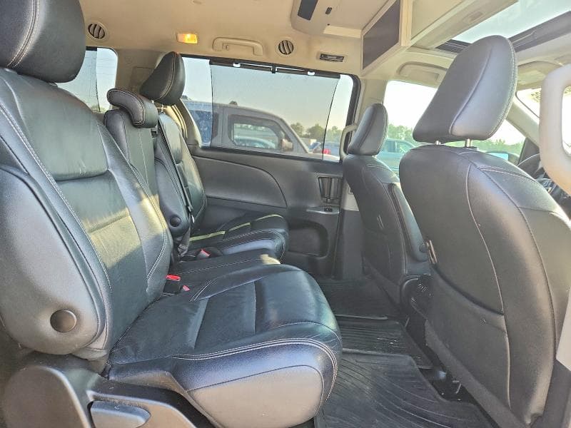 2018 TOYOTA SIENNA SE PREMIUM 8-PASSENGER SE PREMIUM 8-PASSENGER 11