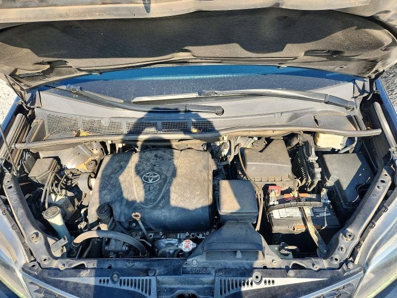2018 TOYOTA SIENNA SE PREMIUM 8-PASSENGER SE PREMIUM 8-PASSENGER 12