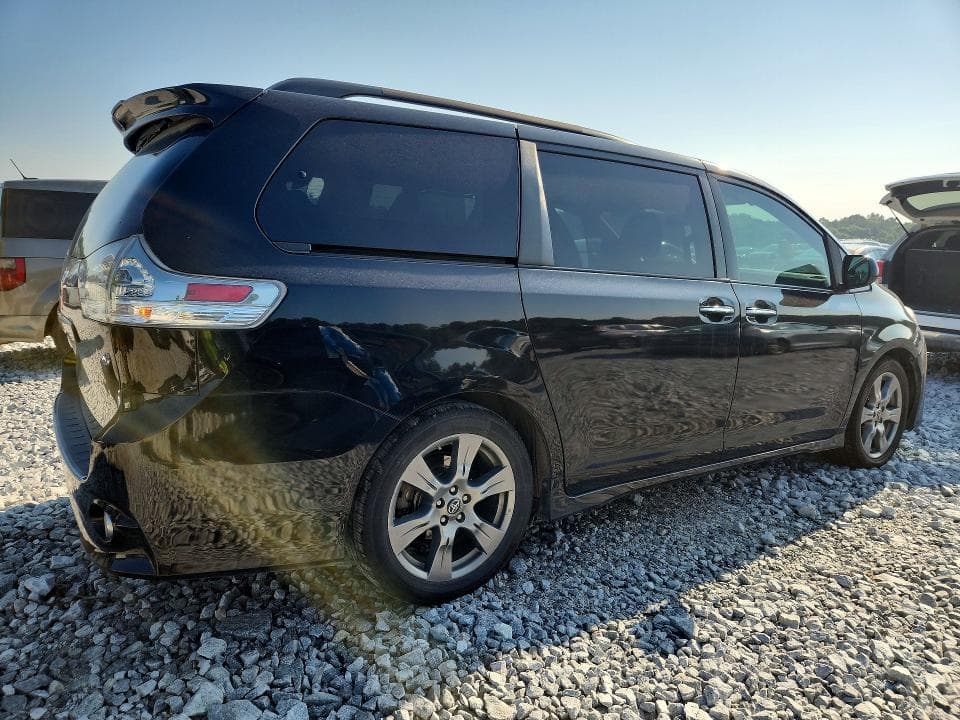 2018 TOYOTA SIENNA SE PREMIUM 8-PASSENGER SE PREMIUM 8-PASSENGER 3