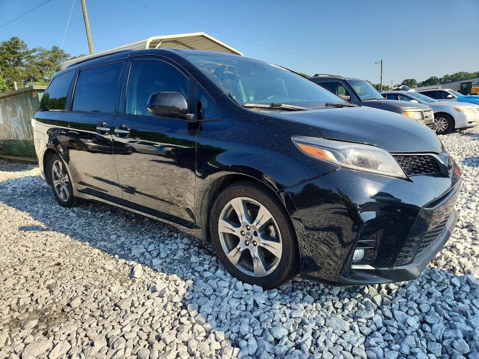 2018 TOYOTA SIENNA SE PREMIUM 8-PASSENGER SE PREMIUM 8-PASSENGER 4