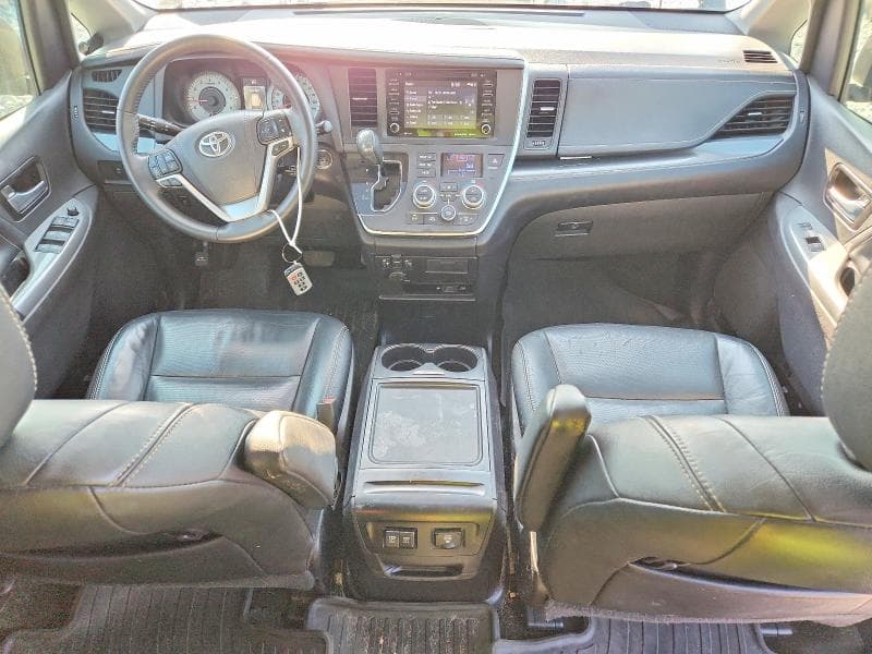 2018 TOYOTA SIENNA SE PREMIUM 8-PASSENGER SE PREMIUM 8-PASSENGER 8