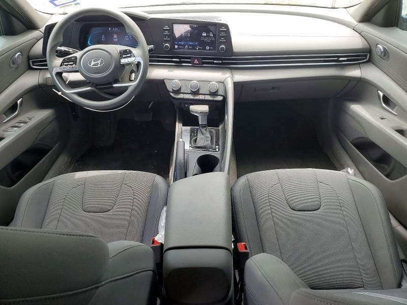 2025 HYUNDAI ELANTRA SE 8