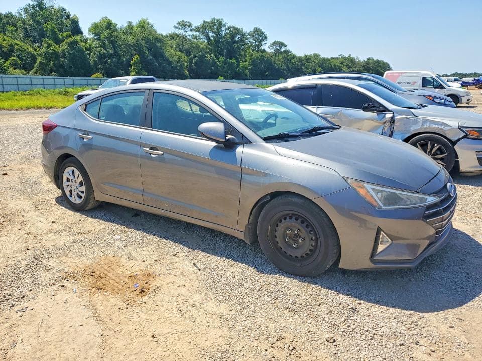 2019 HYUNDAI ELANTRA SE 4