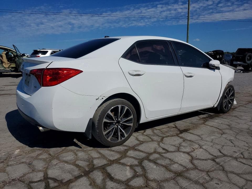 2017 TOYOTA COROLLA SE 3